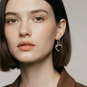 Elegant Black Heart Earrings